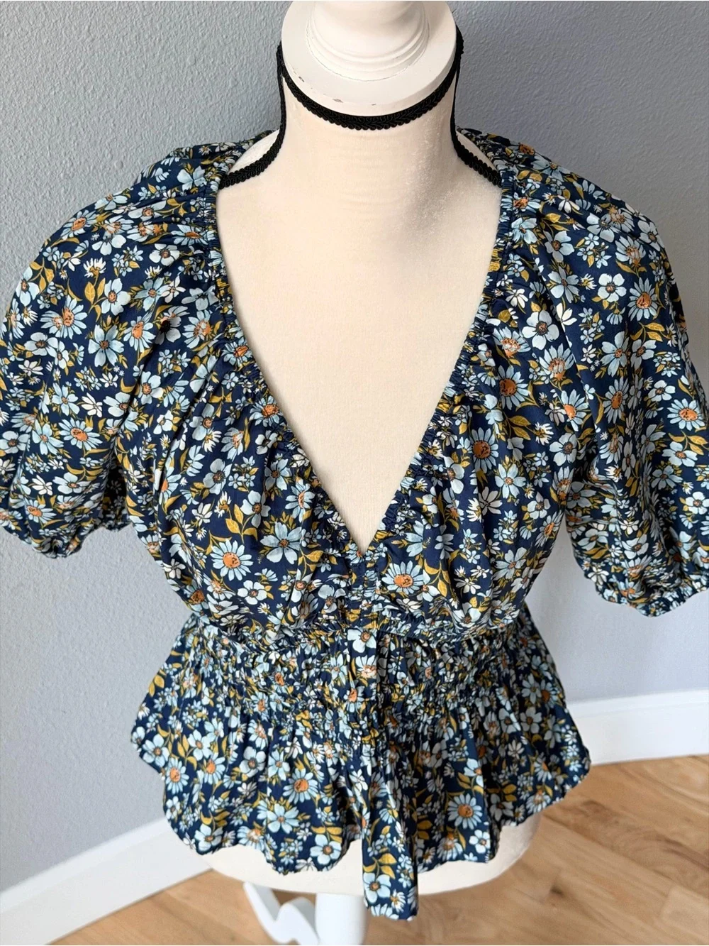 Old Navy Blue Floral Smocked Peplum Blouse Puff Sleeve Size Small